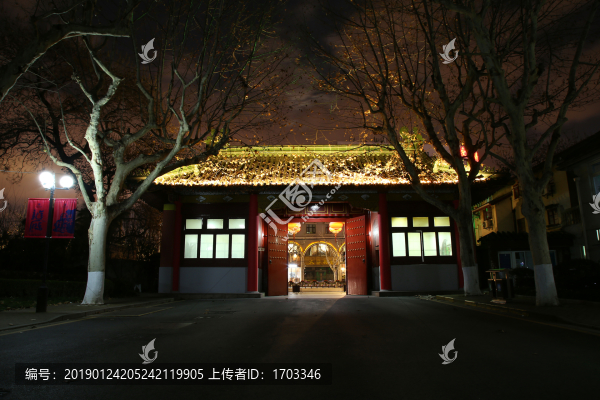 上海交通大學(xué)校門夜景