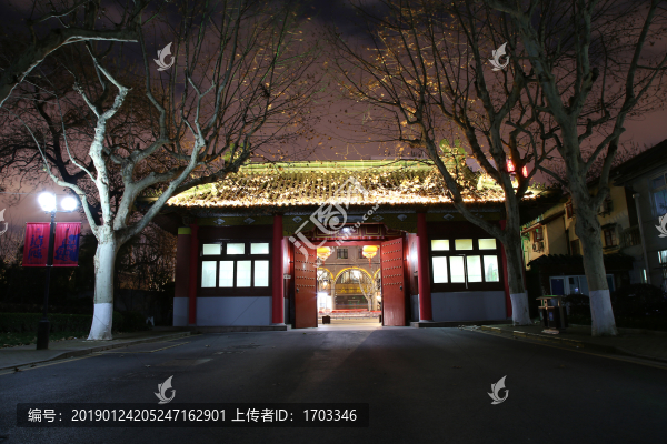 上海交通大學(xué)校門夜景