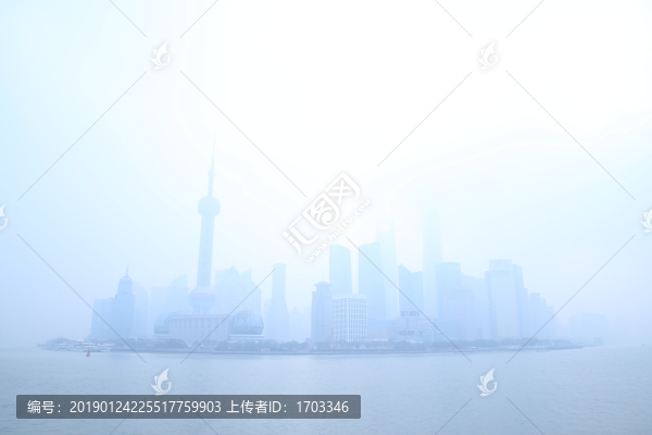 晨霧中的上海