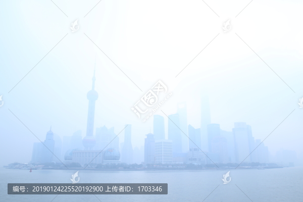 晨霧中的上海