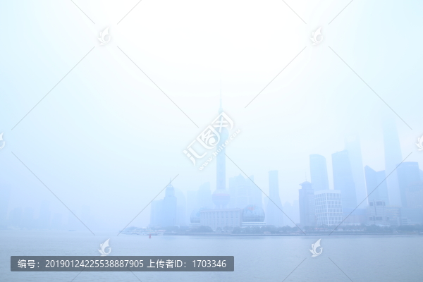 晨霧中的上海