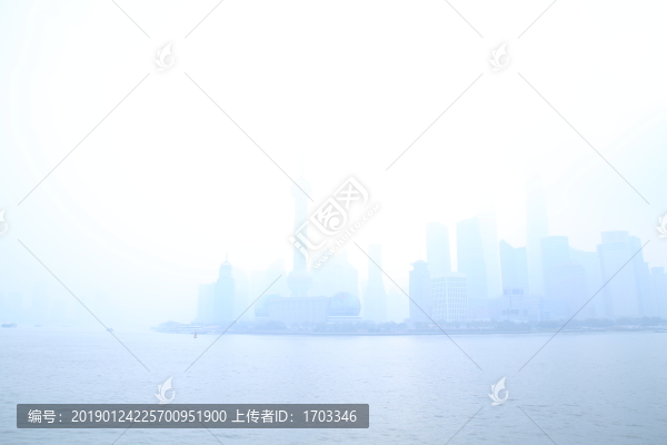晨霧中的上海外灘