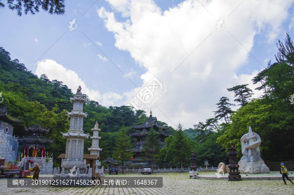 千山大佛寺廣場與佛塔彌勒千佛閣
