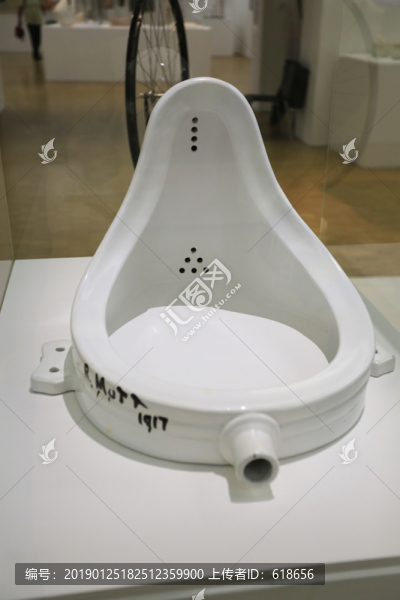 蓬皮杜藝術(shù)中心作品泉