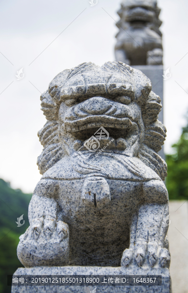 大佛寺龍華堂圍欄石柱頭獅子雕塑