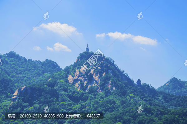 千山彌勒寶塔山峰山脈與藍天白云