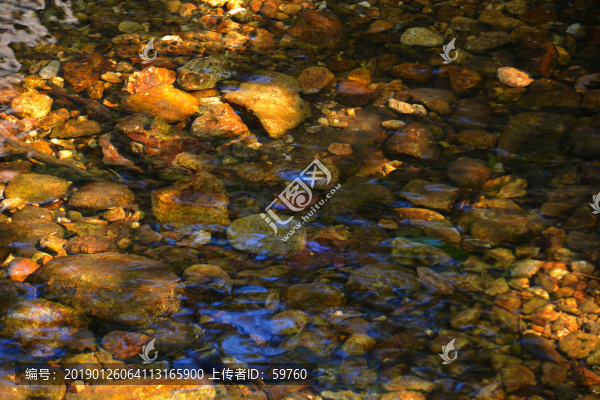 山谷溪水