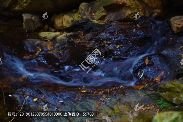 山澗溪水