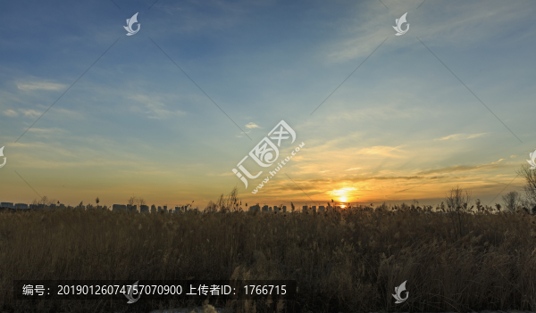 改造中的晉陽(yáng)湖公園日出時(shí)分