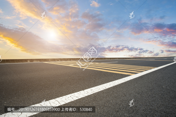 天空云彩和高速公路