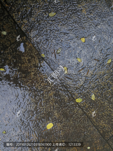 石板路面積水