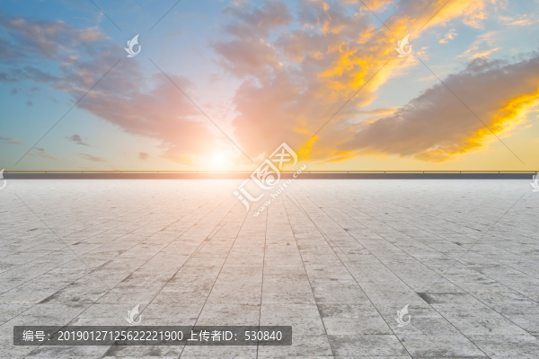 石磚地面和天空云彩