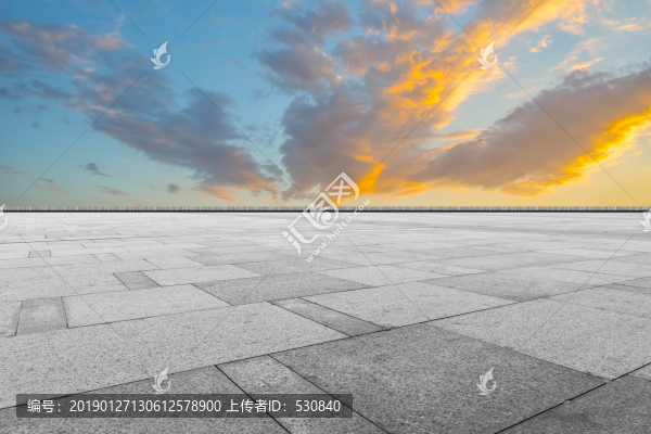 空的前景和天空云彩