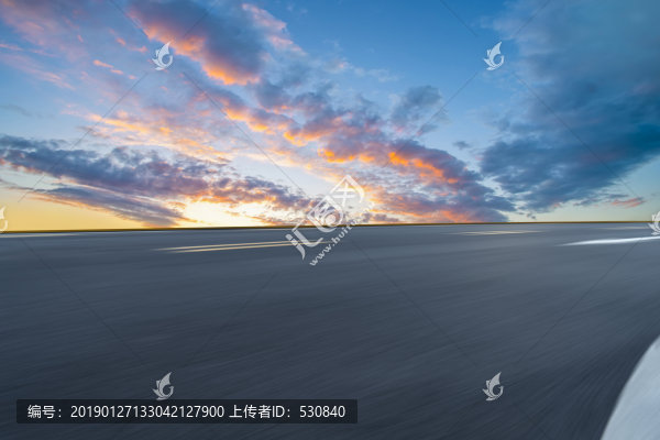 天空云彩和高速公路