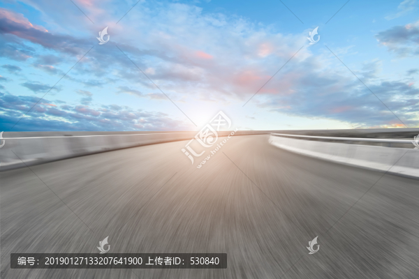 天空云彩和道路地面