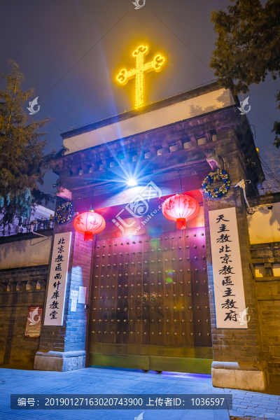 西什庫教堂大門夜景