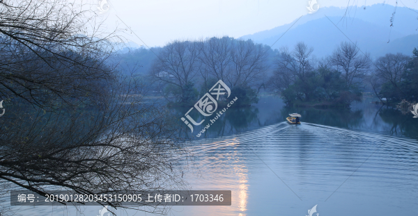 水墨江南山水畫