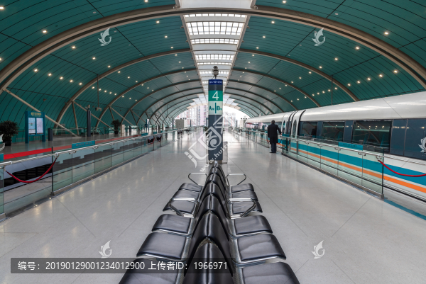 上海磁懸浮列車龍陽站站臺