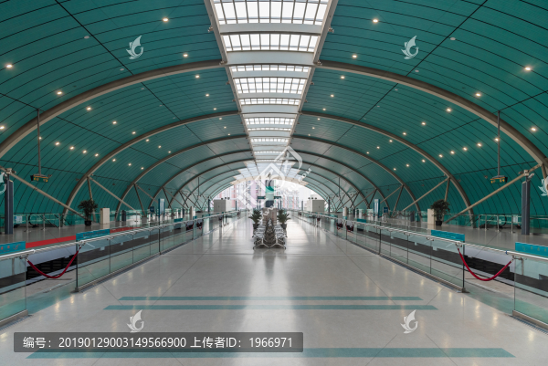 上海磁懸浮列車龍陽(yáng)站站臺(tái)