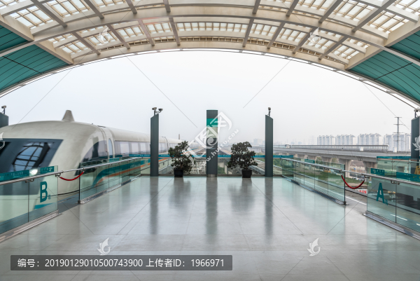 上海磁懸浮列車(chē)龍陽(yáng)路站站臺(tái)