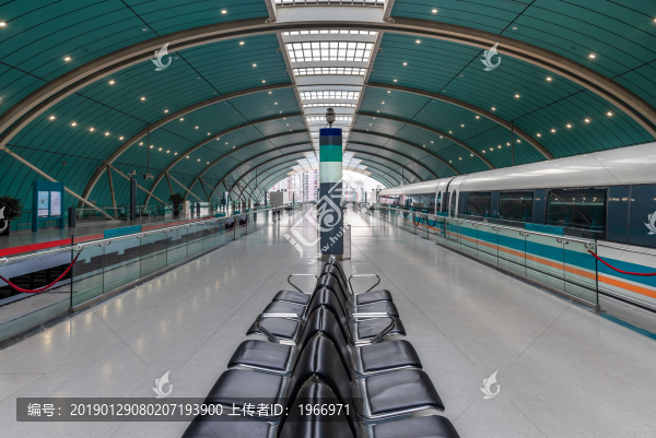 上海磁懸浮列車(chē)龍陽(yáng)路站站臺(tái)