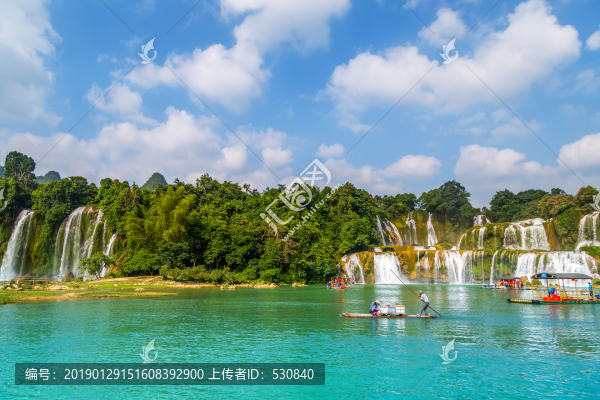 山水風景大瀑布