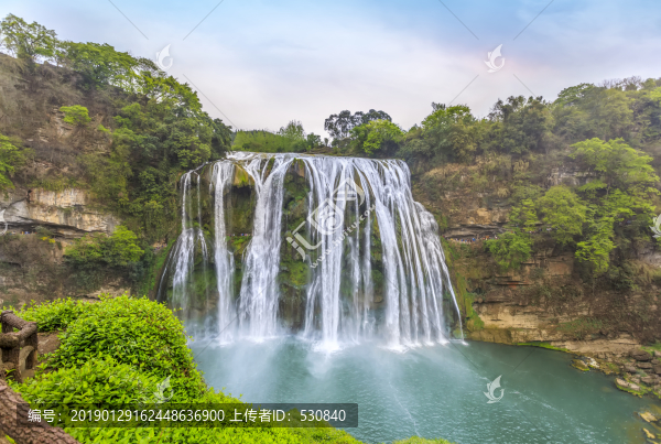 山水風光大瀑布