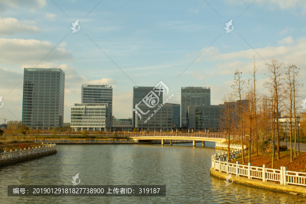 湖邊建筑群