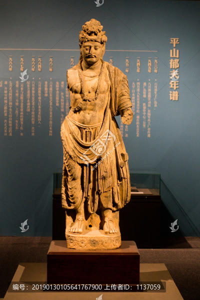菩薩立像