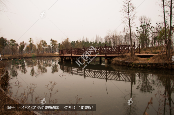 人工湖