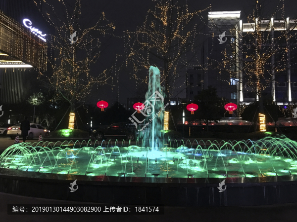 城市夜景噴泉