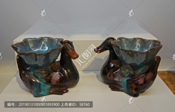 窯變釉寶鴨穿蓮花托
