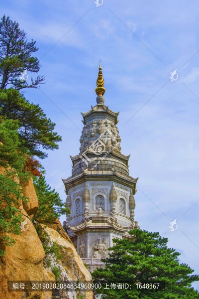 千山大佛寺彌勒寶塔與松樹白云