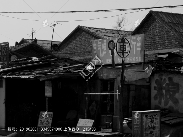 城鄉(xiāng)之間老舊房屋