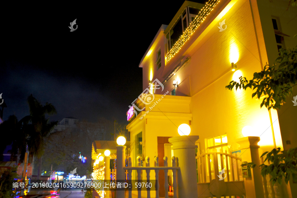海邊休閑商業(yè)街夜色