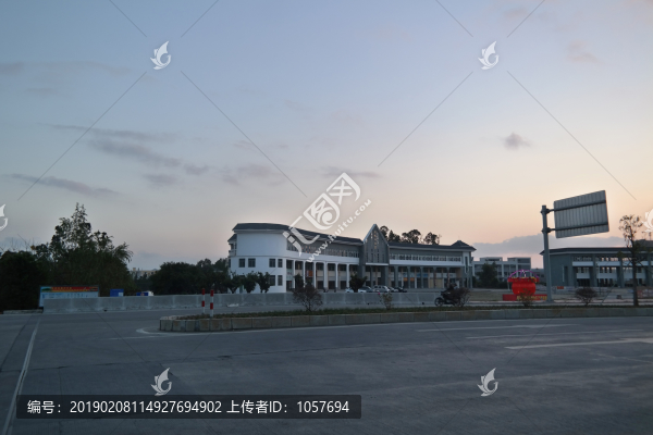 新會江?？萍紙@廣場