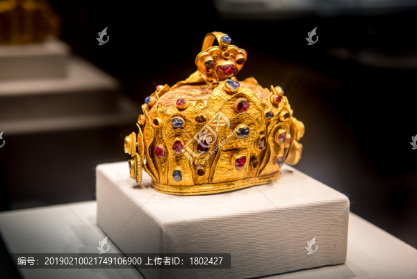 云南博物館鑲寶石金發(fā)冠