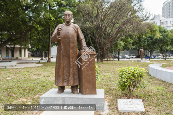 李達廣西大學歷史人物雕塑
