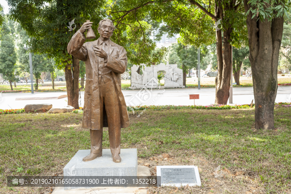 紀育灃廣西大學(xué)歷史人物雕塑