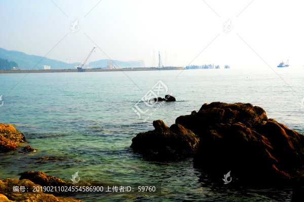 海邊礁石
