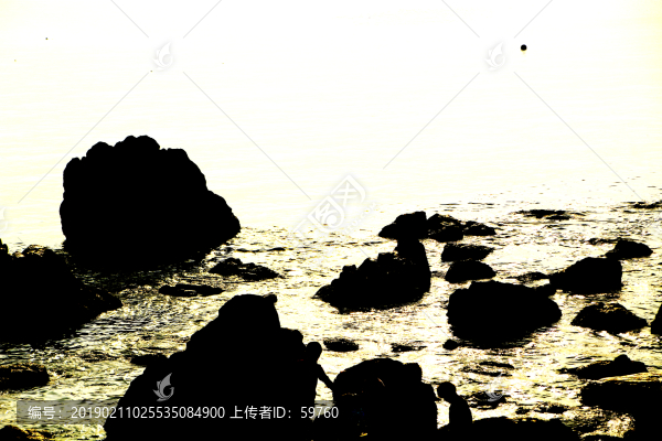 海邊礁石夕陽風景