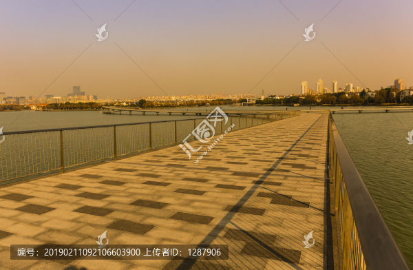 金雞湖景觀大橋