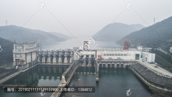 霧中大壩