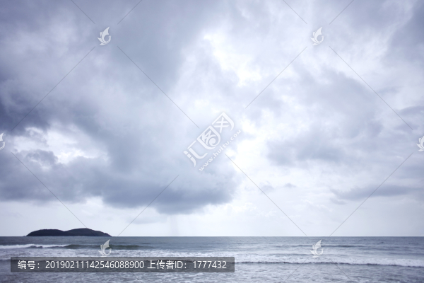 空曠的海與孤獨的島