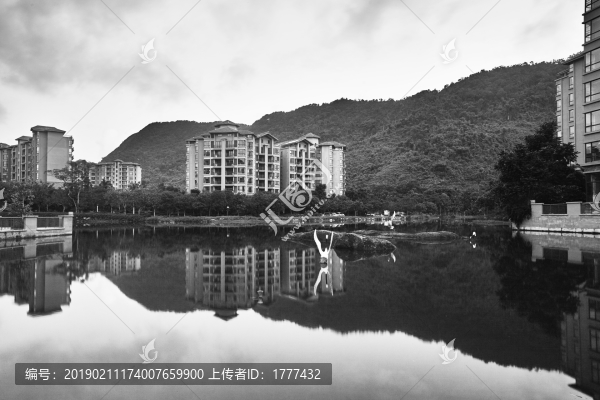 湖邊遠(yuǎn)山住宅建筑