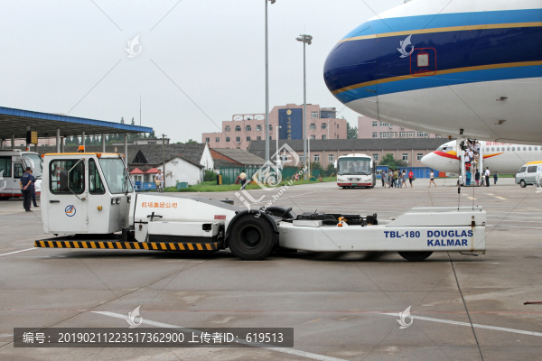 飛機(jī)拖車