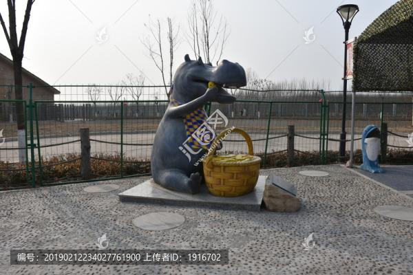 動(dòng)物園卡通塑像