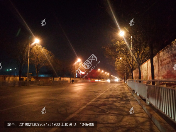 夜晚道路燈光