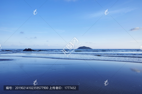 寧靜的大海與孤獨的島嶼