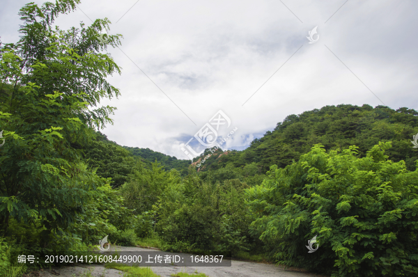 千山桃花溪谷山林山峰與滿天彩云